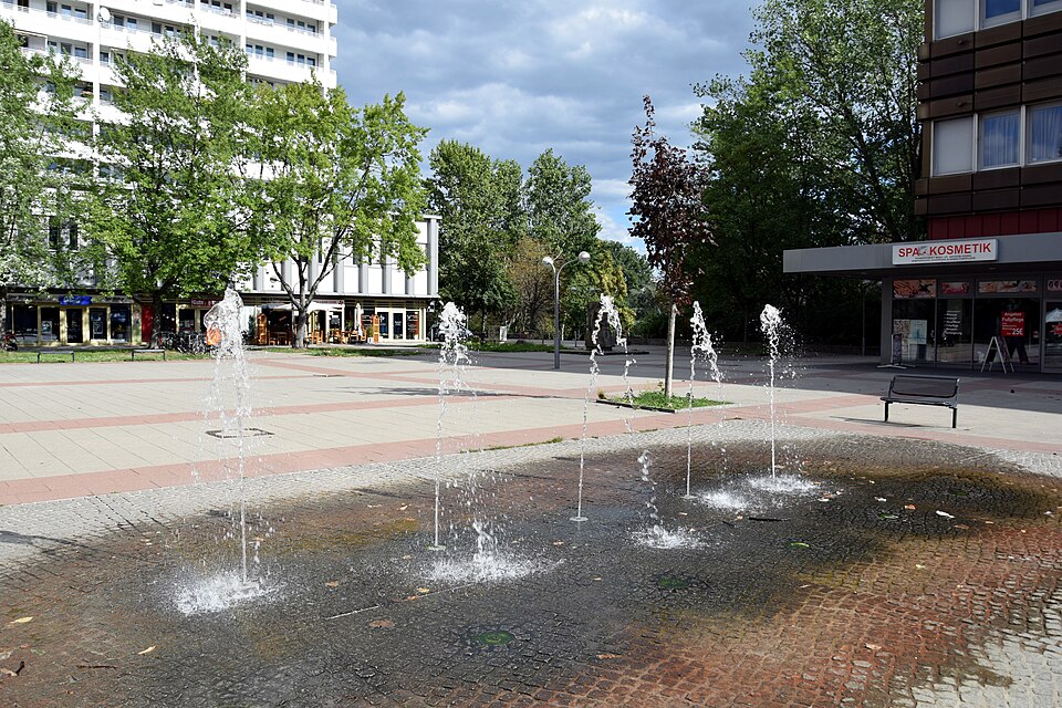 Springbrunnen am Anton-Saefkow-Platz im Fennpfuhl, Berlin-Lichtenberg