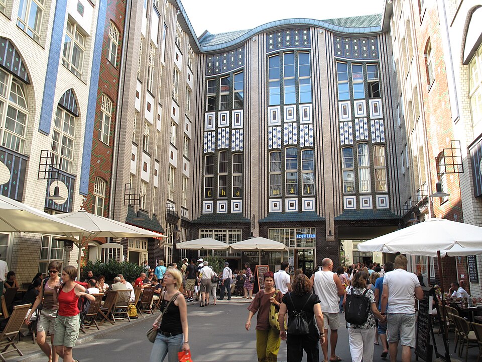 Innenhof der Hackeschen Höfe am Hackeschen Markt in Berlin-Mitte